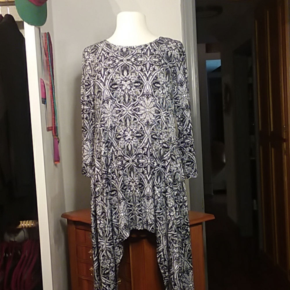 Kate & Mallory Dramatic Sharkbite Tunic